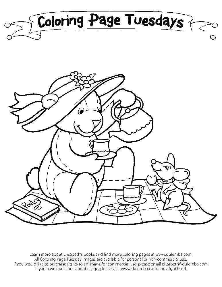 Название: Раскраска Медвеженок пьет чай с мышкой. Категория: раскраски. Теги: чай, медведь, мышь.