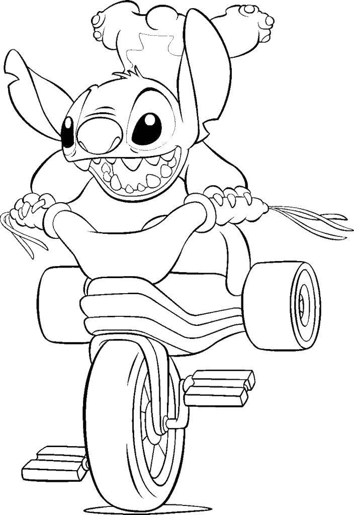 Название: Раскраска Стич на велосипеде. Категория: Диснеевские мультфильмы. Теги: стич, велосипед.