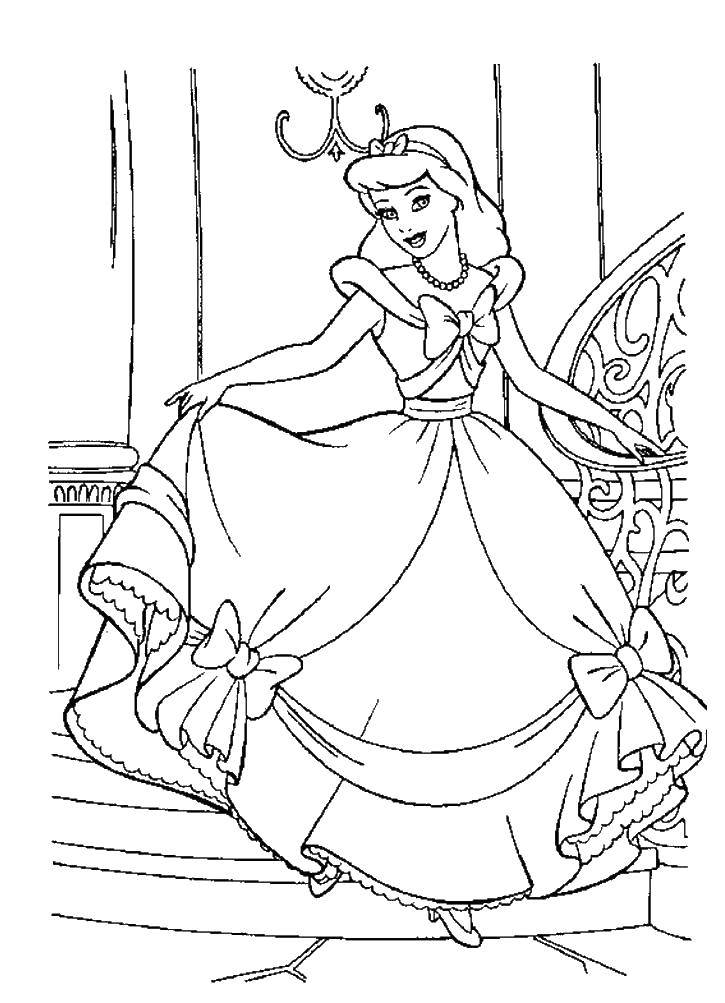 Название: Раскраска Золушка примеряет платье. Категория: золушка и принц. Теги: Золушка.