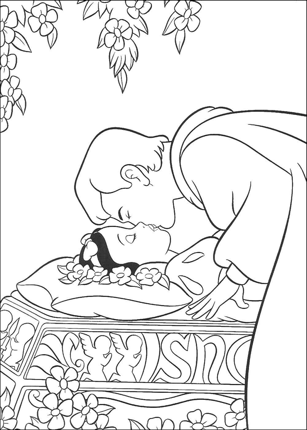 Название: Раскраска Принц целует белоснежку, чтобы она пробудилась. Категория: Диснеевские мультфильмы. Теги: Дисней, Белоснежка.
