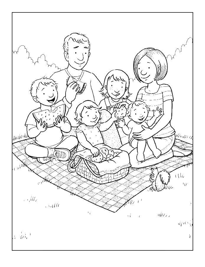 Название: Раскраска Семья на пикнике. Категория: Члены семьи. Теги: семья, члены семьи.