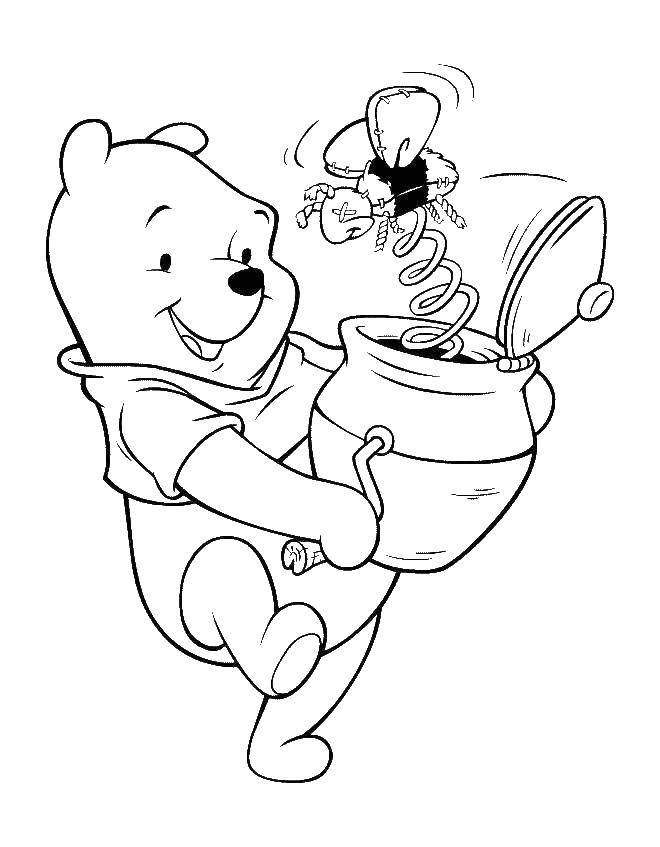 Название: Раскраска Винни с медом. Категория: Диснеевские мультфильмы. Теги: винни, бочка, пчела.